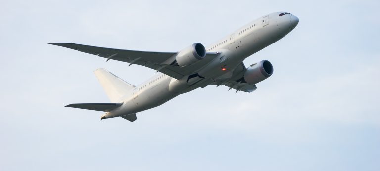 Boeing 787-800 Dreamliner taking off